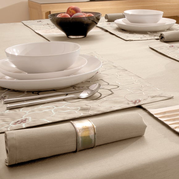 Natural Scattered Flowers Collection Placemat