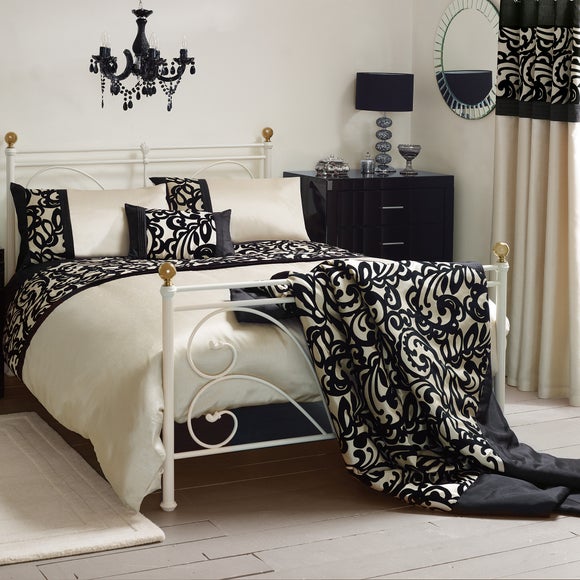 Black Baroque Flock Bedlinen Collection