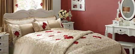 Red Juliet Bedlinen Collection
