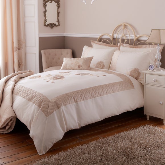 Gold Veronique Bedlinen Collection