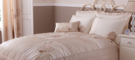 Gold Veronique Bedlinen Collection