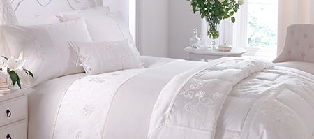 Ivory Clarence Bedlinen Collection