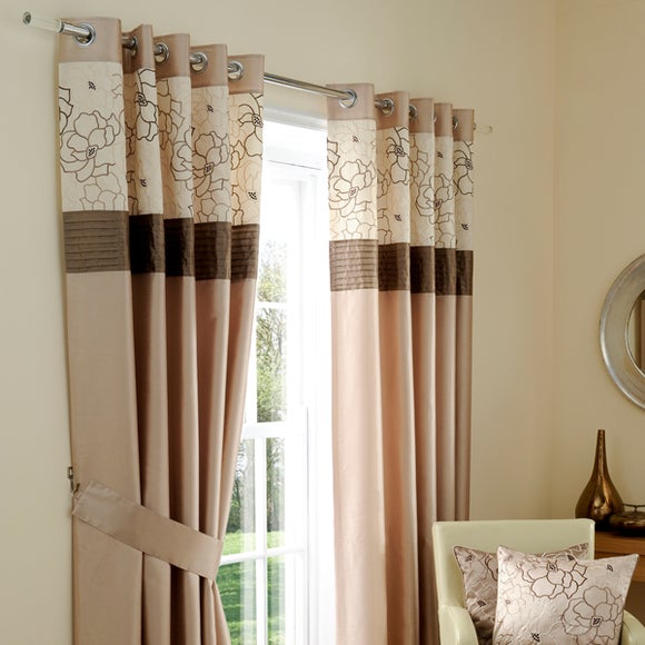 Natural Scattered Flowers Curtain Collection